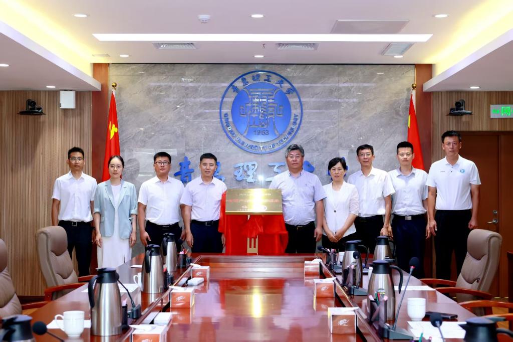 青岛体育集团与学校williamhill中国官方网站 共建体育产业合作基地